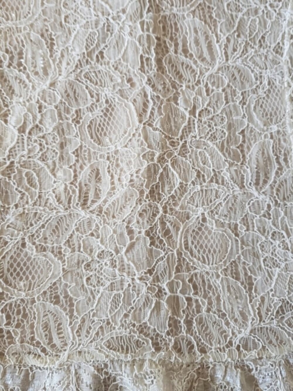 Cream Lace Ruffle Top. - Picture 3 of 6